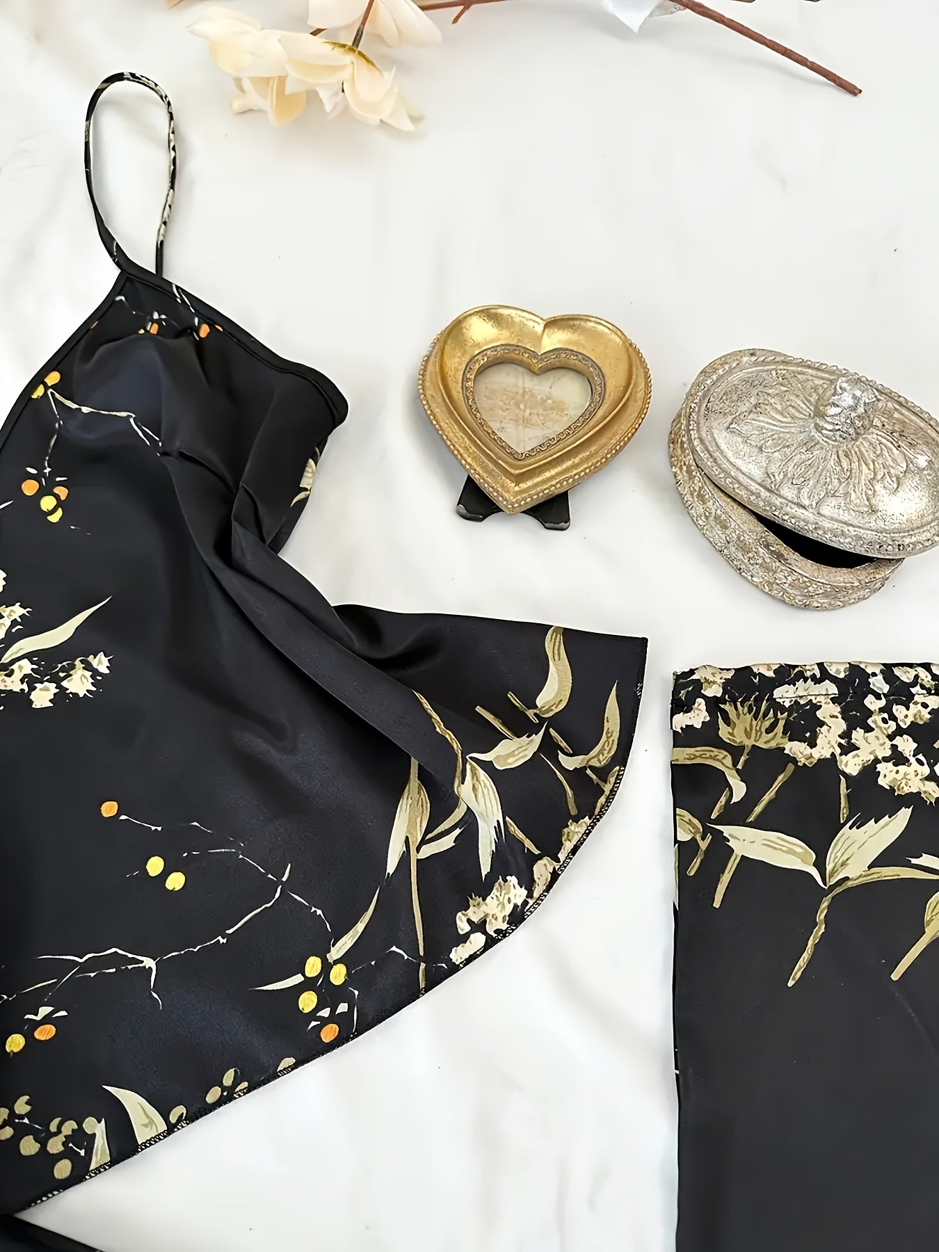 Chic Floral Print Pajama Set for Women - Comfortable Sleepwear with V-Neck & Pleated Shorts