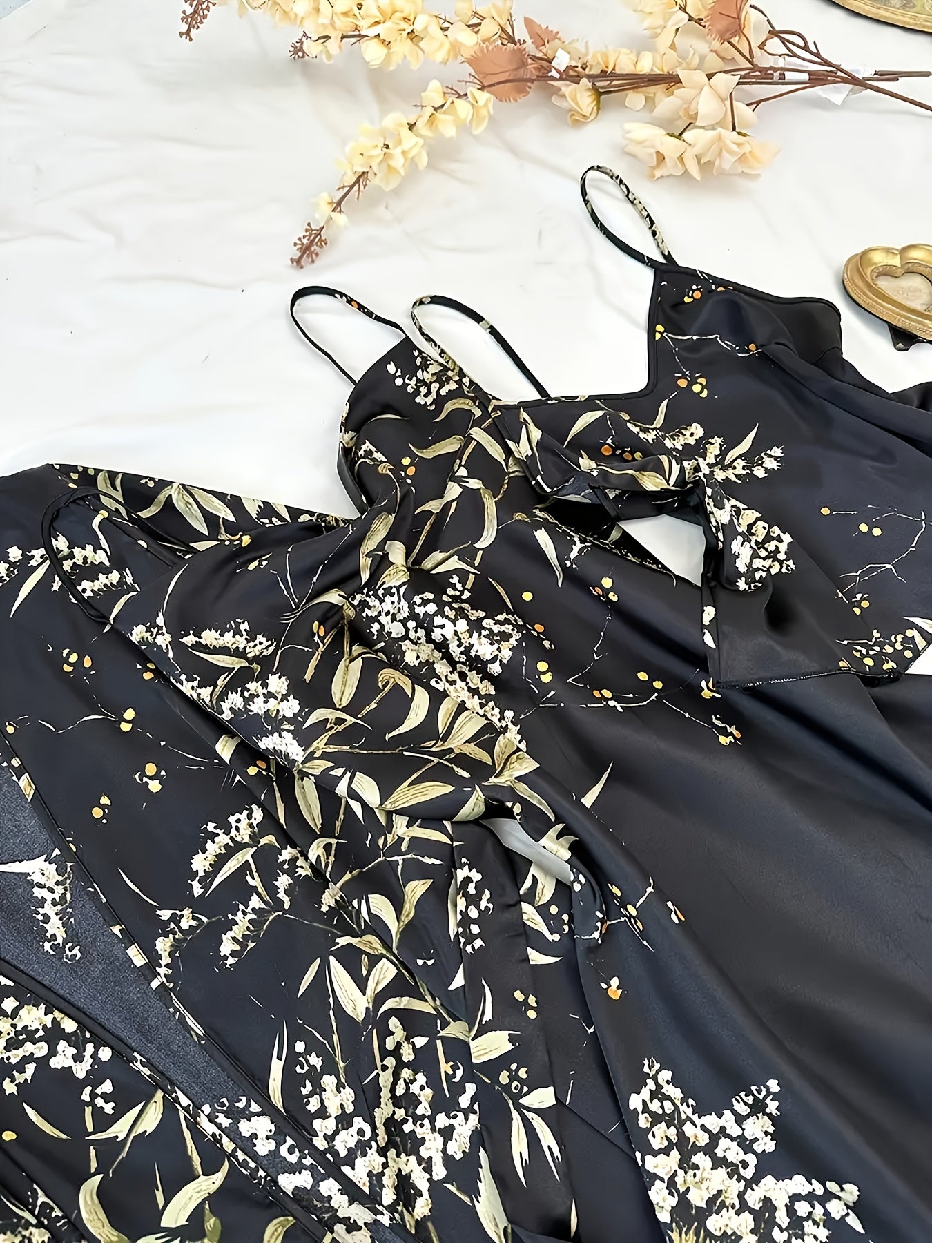 Chic Floral Print Pajama Set for Women - Comfortable Sleepwear with V-Neck & Pleated Shorts